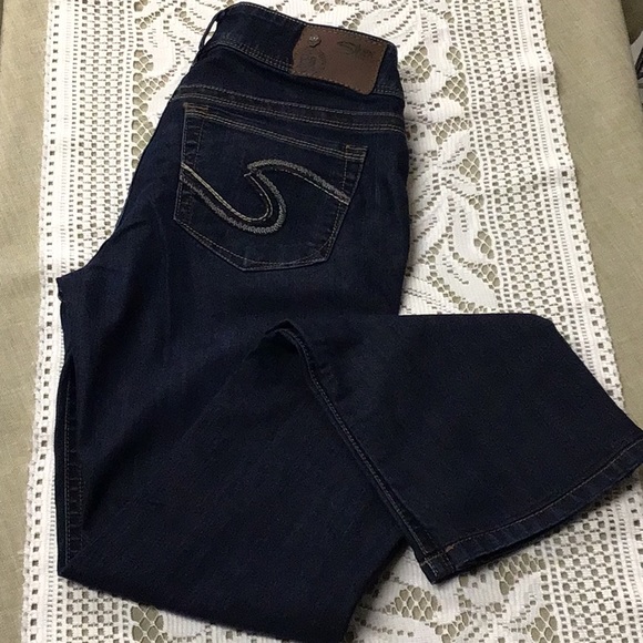 Silver Jeans Denim - Silver darker wash Suki straight leg jeans. W27 L32